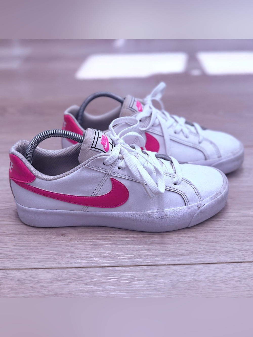 Nike Court Royale AC White Flash
Crimson Woman’s Size 9